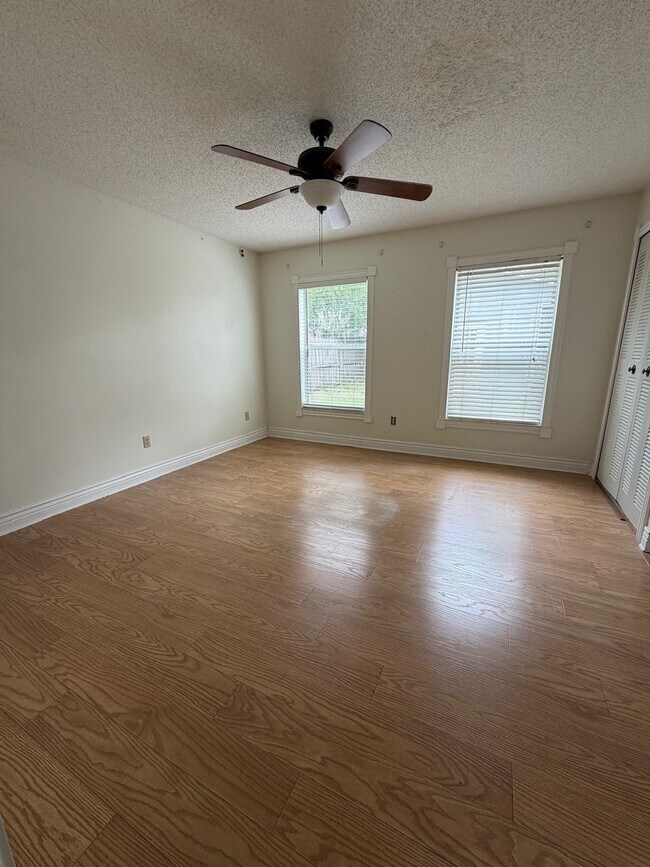 Building Photo - 1006 Wyoming Ct