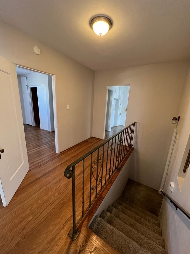 Building Photo - Tyler & Maryland Duplex
