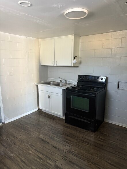 Building Photo - 541 Palm Beach St