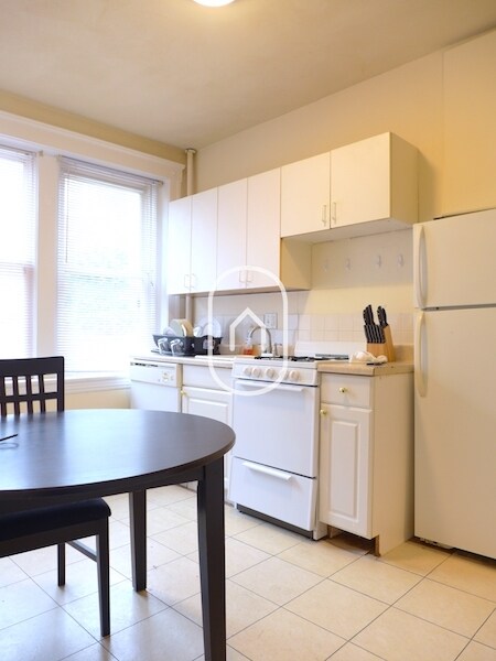 Building Photo - 218 Freeman St