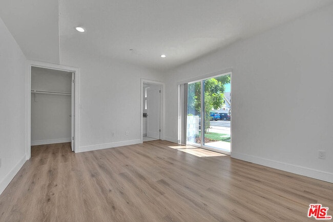 Building Photo - 1013 N Wilton Pl