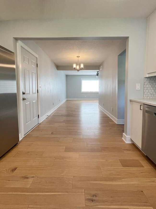 Building Photo - SEE IT NOW: Fully Renovated 4-Bedroom Ranc...