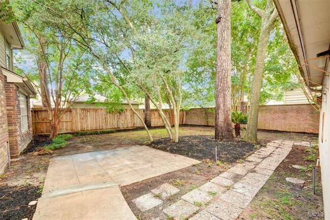 Building Photo - 539 W North Hill Dr