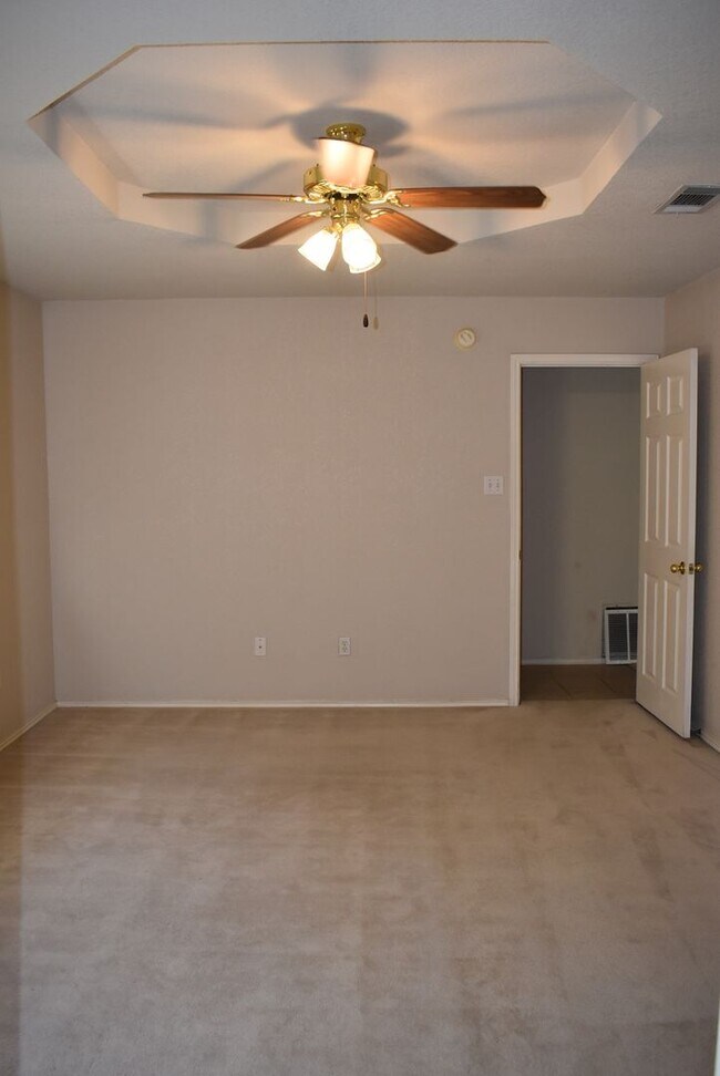 Building Photo - 4bd/2ba house close to shopping and Ft. Hood!