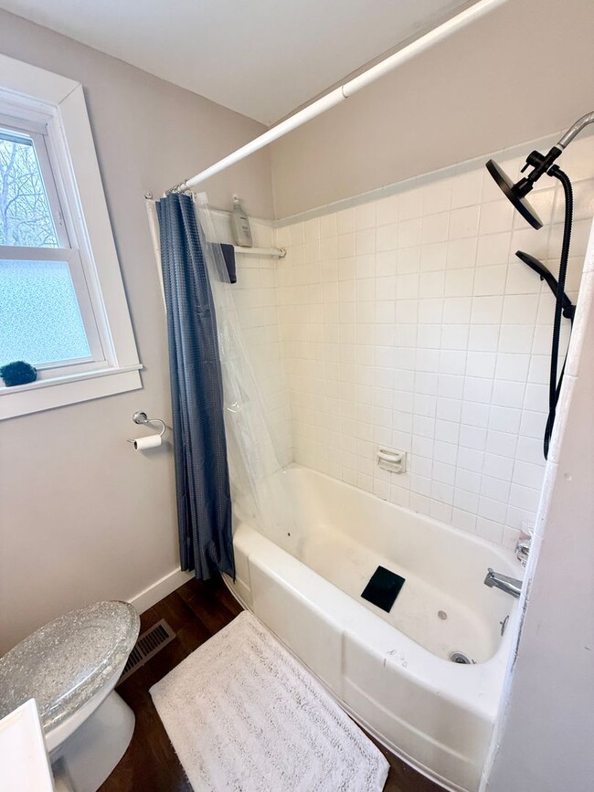 Building Photo - Inglewood Charmer! 3 Bedroom 2 Bath House with back deck & partially fenced yard