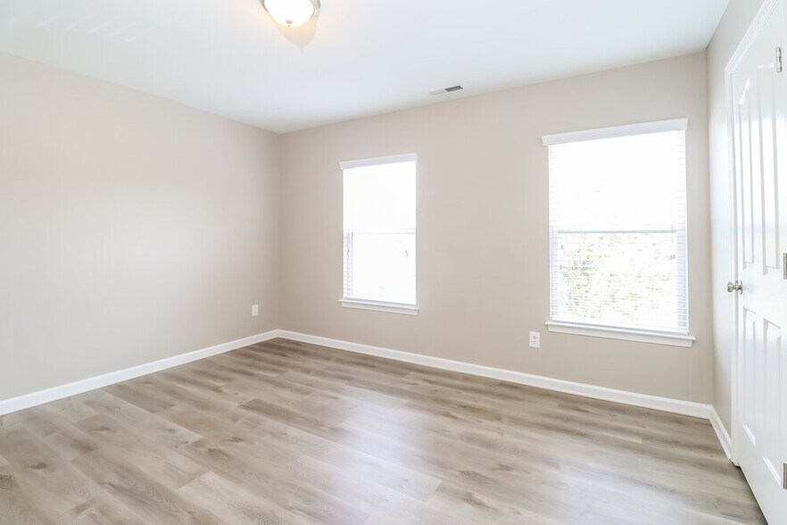 Building Photo - 1317 Bray Dr