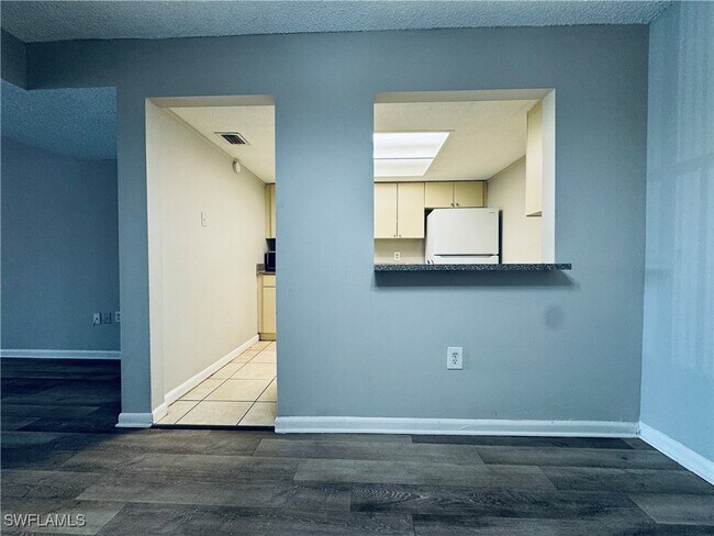 Building Photo - 12622 Kenwood Ln