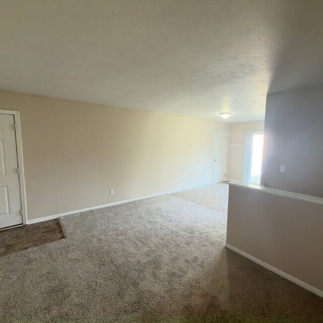 Building Photo - 4443 Hillrise Ct NE