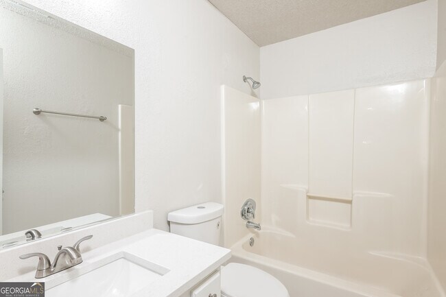 Building Photo - 2202 Independence Dr SW