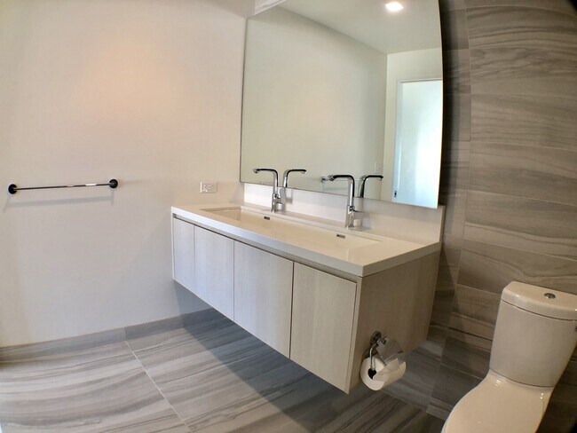 Building Photo - Very Unique Spacious Two Bedroom - Two bat...