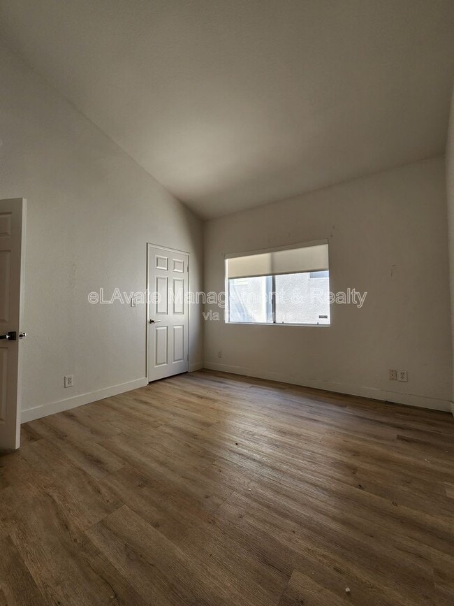 Building Photo - 14625 Dickens St