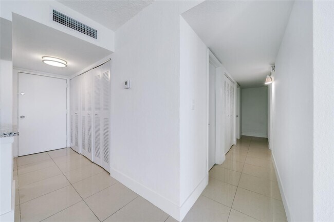 Building Photo - 9001 SW 77th Ave