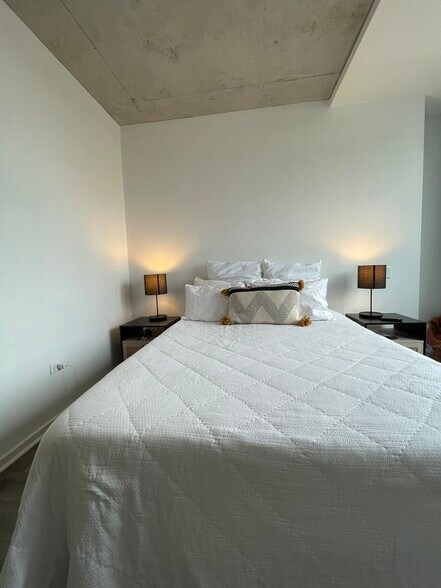 Building Photo - 659 W Randolph St