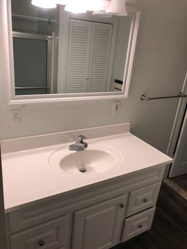 Building Photo - 153 Main St