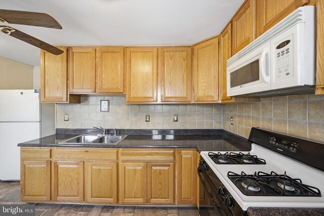 Building Photo - 3413 Yardley Dr