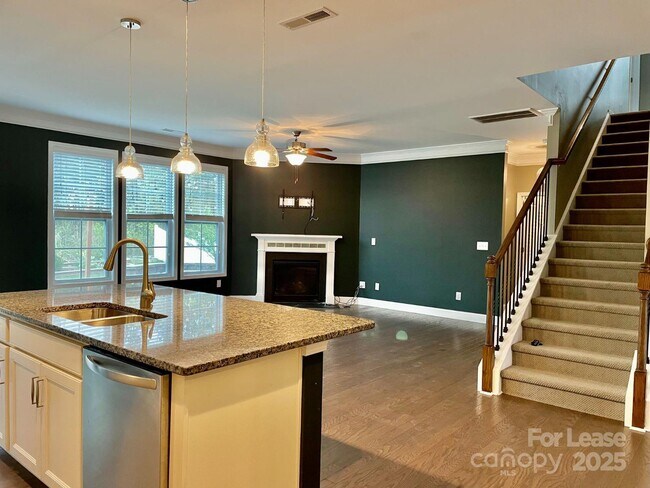 Building Photo - 3044 Spinner Ct