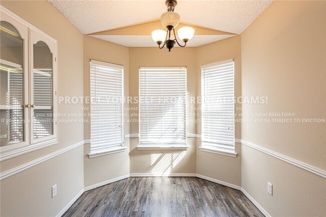 Building Photo - 3031 W Essex Dr