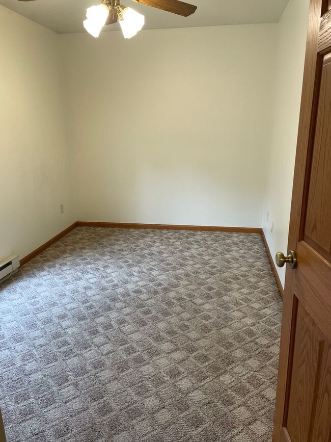 Building Photo - 1214 S Dewey St