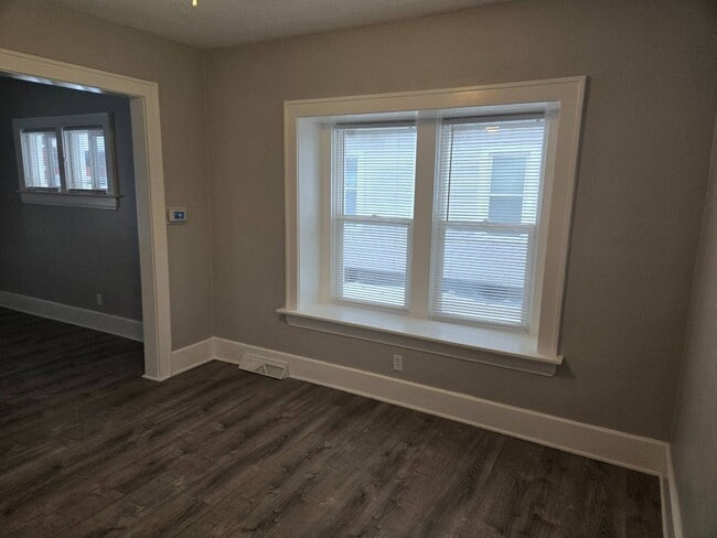 Building Photo - Charming 3-Bedroom Property in Prime Location