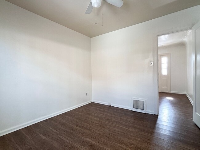 Building Photo - 454 F St