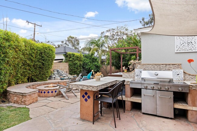 Building Photo - Beautiful Summer Home | Gorgoeus Yard | 3-...