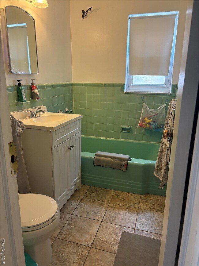 Building Photo - 344 E Penn St