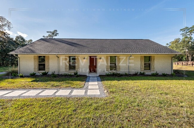 Primary Photo - Stunning 3 Bed 2 Bath Brick Home with Huge Yard!