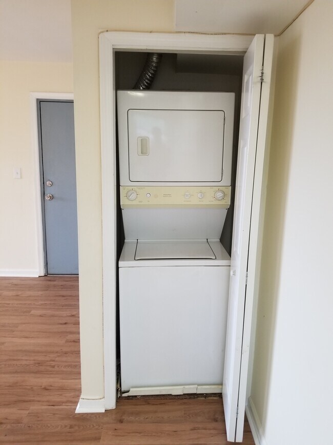 Building Photo - 3865 Halley Ter SE