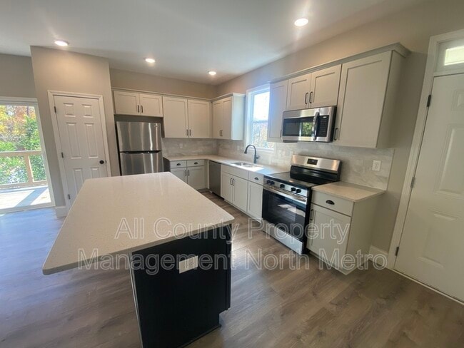 Building Photo - 5390 Valley Dr