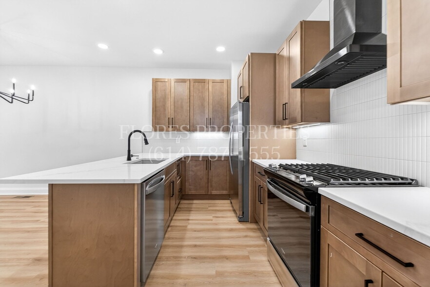 Building Photo - 698 S 22nd St