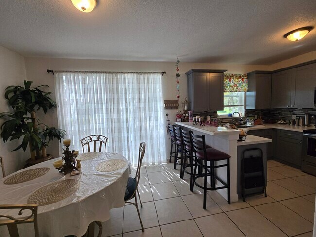 Building Photo - 2208 Shoma Dr