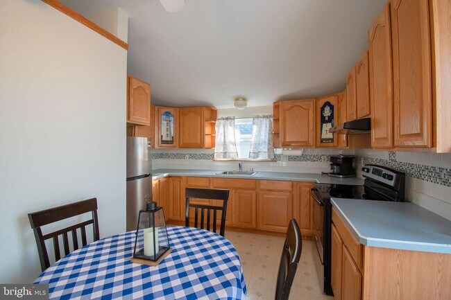 Building Photo - 100 Sheridan Square