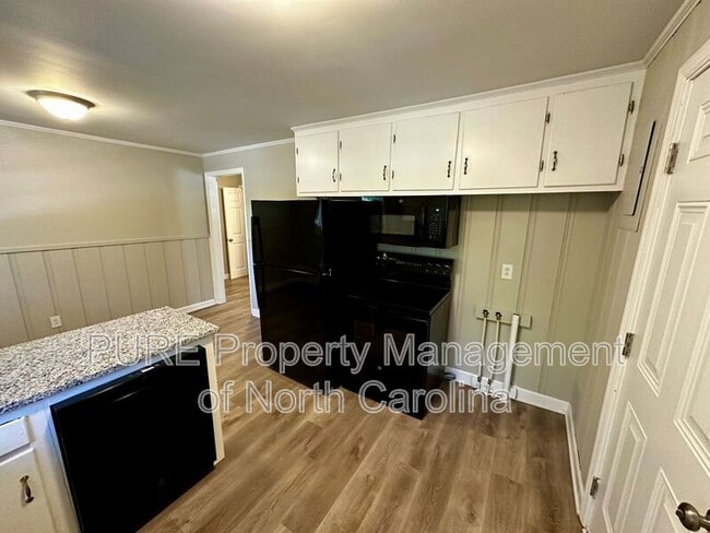 Building Photo - 221 Bookington Dr