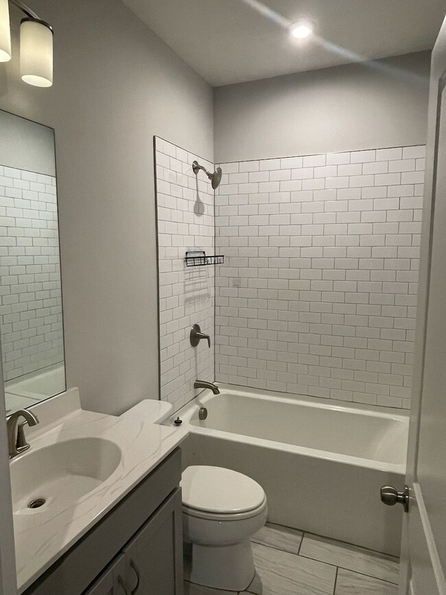 Building Photo - Amenities and Location Make this 3-Level T...