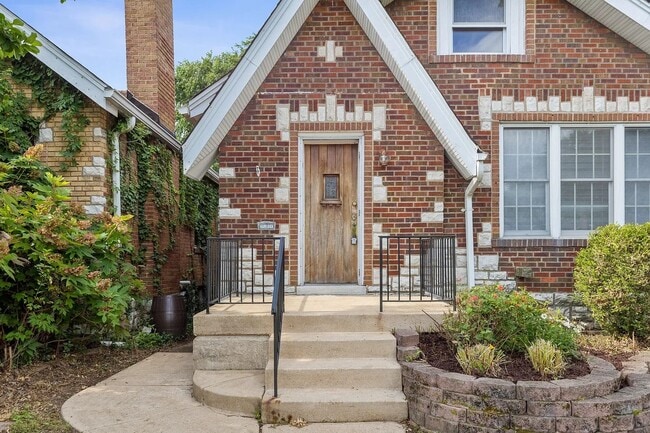 Building Photo - 6840 Plateau Ave