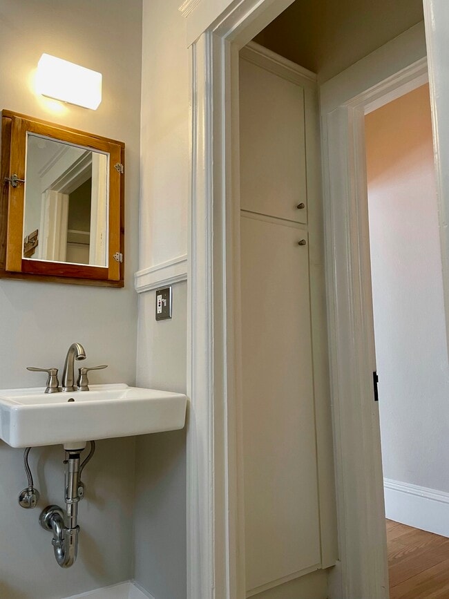 Building Photo - 482 38th St