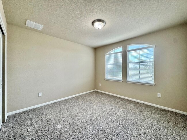 Building Photo - 401 Katmai Cir