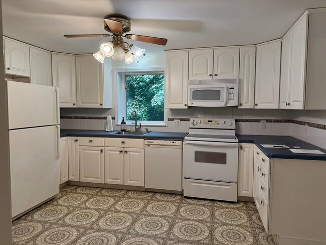 Building Photo - 12 Clewes Rd