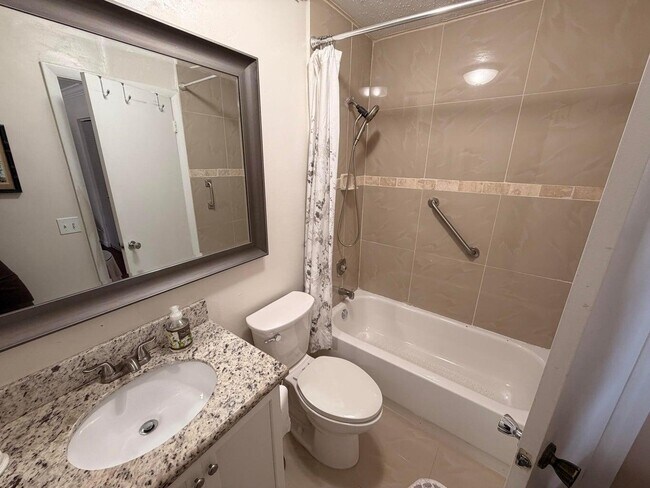 Building Photo - 569 Normandy Ln