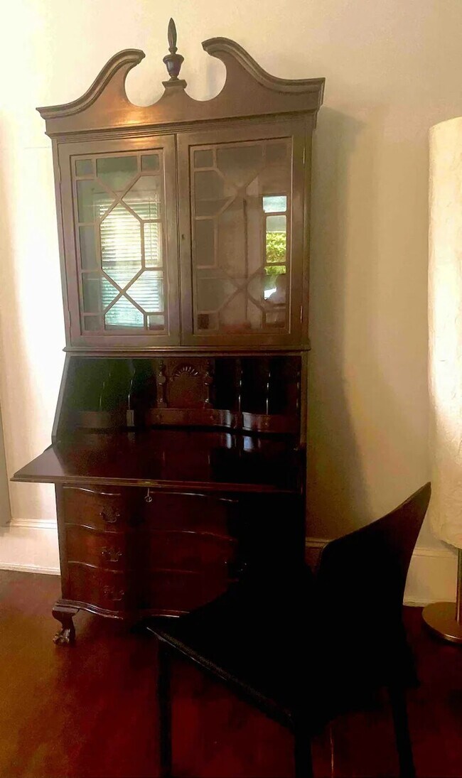 Building Photo - 236 Howard St NE