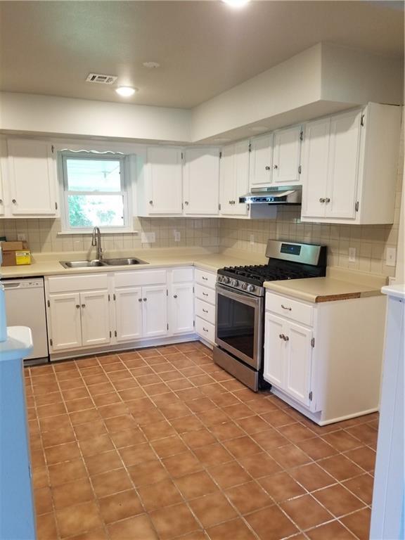 Building Photo - 805 SE G St