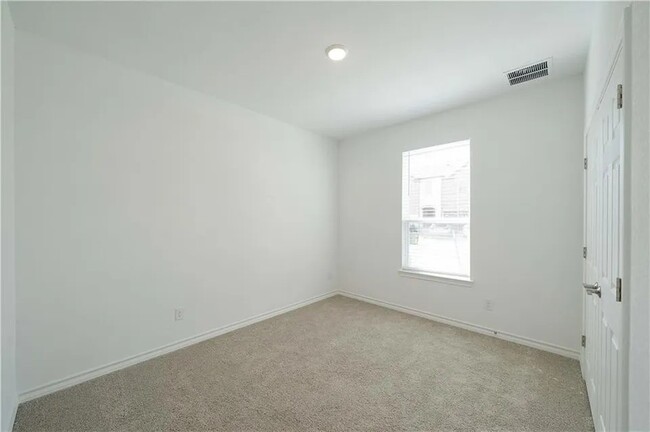 Building Photo - 215 Thurman Holt Rd
