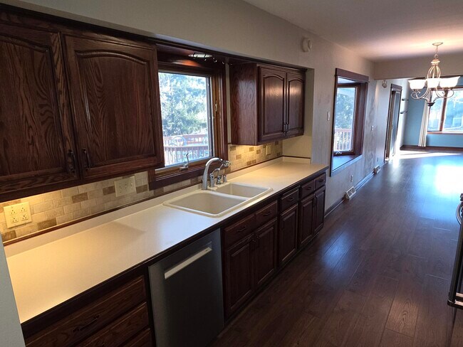 Building Photo - N67W28710 Longview St