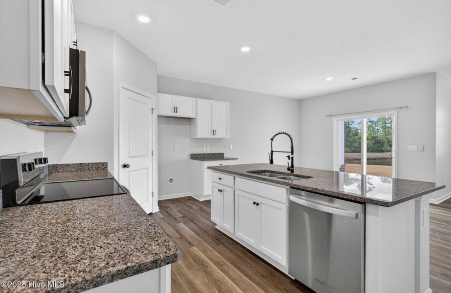 Building Photo - 2039 Willowleaf Dr