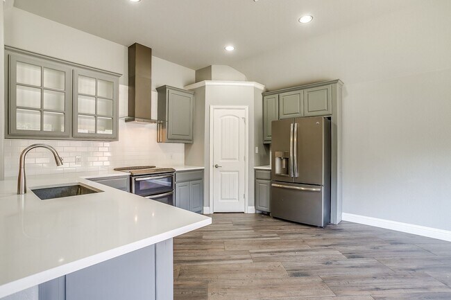 Building Photo - Beautiful 4 Bed, 2 Bath in Pristine Willow...