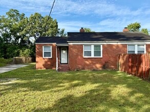 Building Photo - 2550 Lyman St