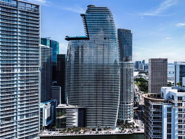 Building Photo - 300 Biscayne Blvd Way