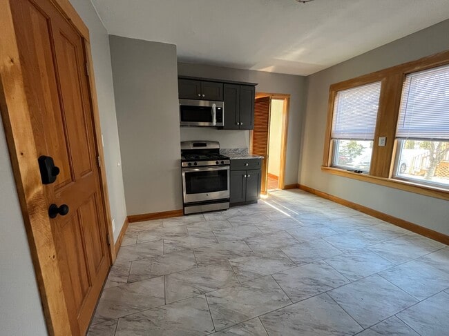 Building Photo - 49 Phillips Ave