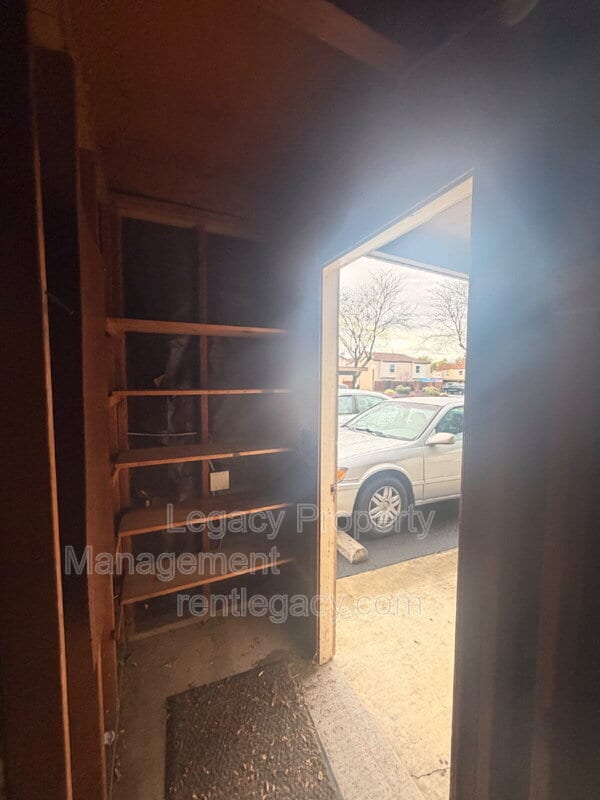 Building Photo - 1427 Bel Air Dr