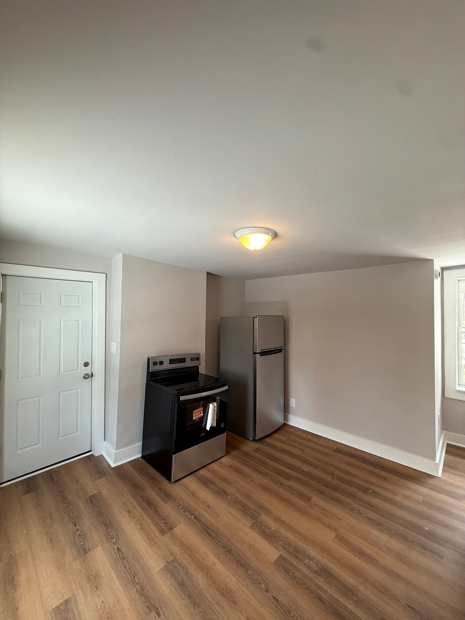 Building Photo - 184 Church St